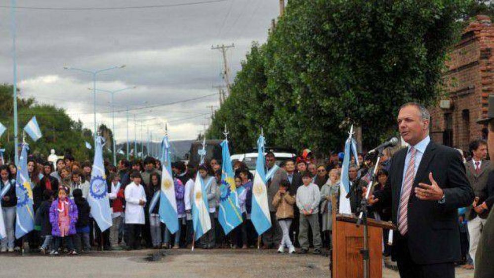Buzzi presidi� el acto por el 88� aniversario de Gobernador Costa