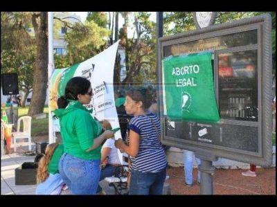 Grupos feministas "enterraron" el patriarcado