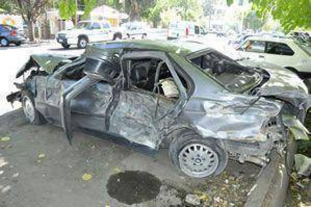  Una joven grave al volcar el auto en el que iba con amigos