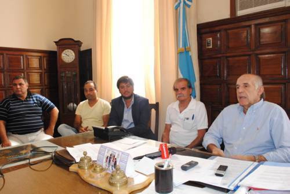 Juntos, Passaglia y Beccarini anunciaron la concreci�n de viviendas para municipales