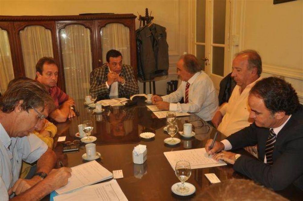 La suba de tasas fue el eje de una reuni�n entre la UIZ y el Municipio