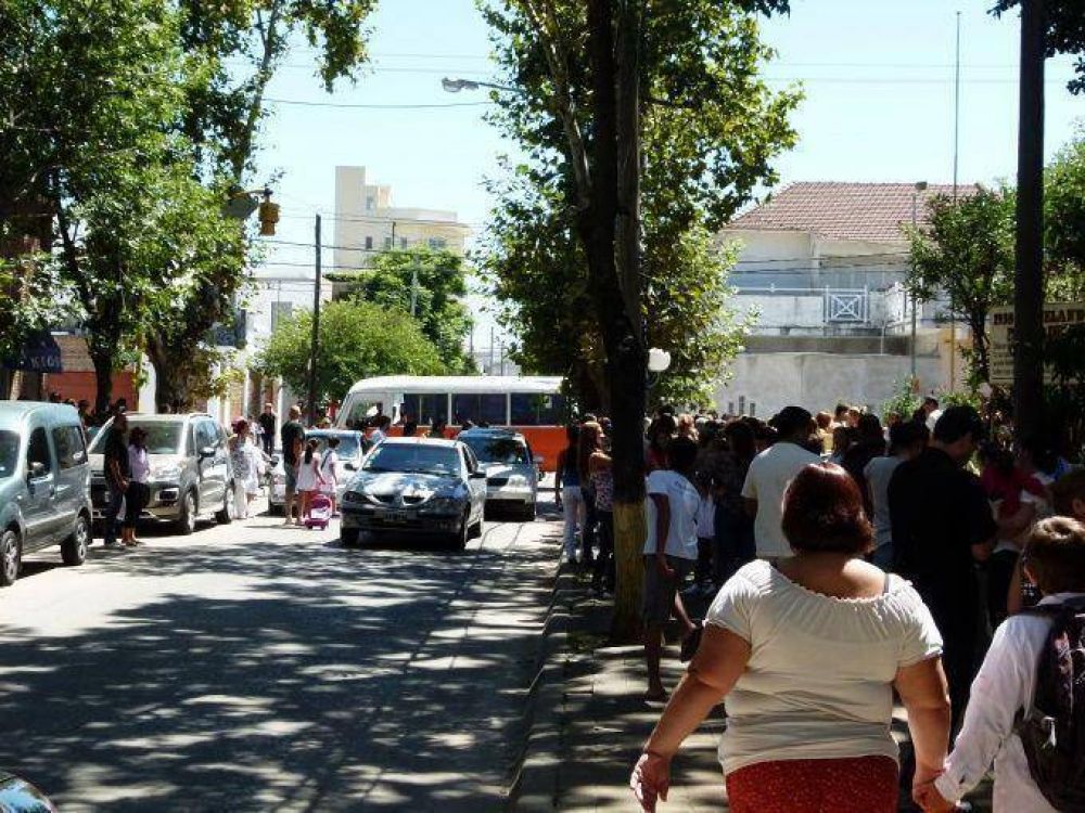 Con la vuelta a clases se intensific� el caos de tr�nsito