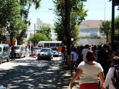 Con la vuelta a clases se intensific� el caos de tr�nsito
