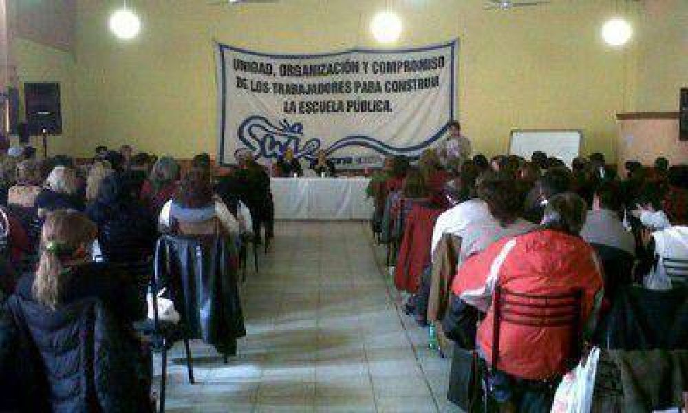Los plenarios docentes departamentales votaron por un paro de 72 horas para la pr�xima semana