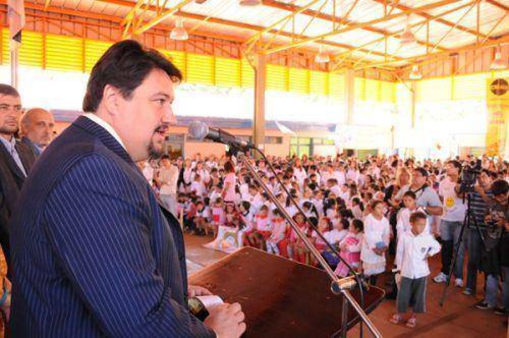 En cuatro d�as la provincia inaugur� 7 obras educacionales 