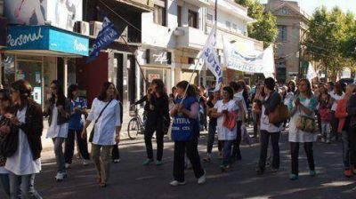 Los docentes se movilizaron e iniciaron una vigilia por la educaci�n p�blica 