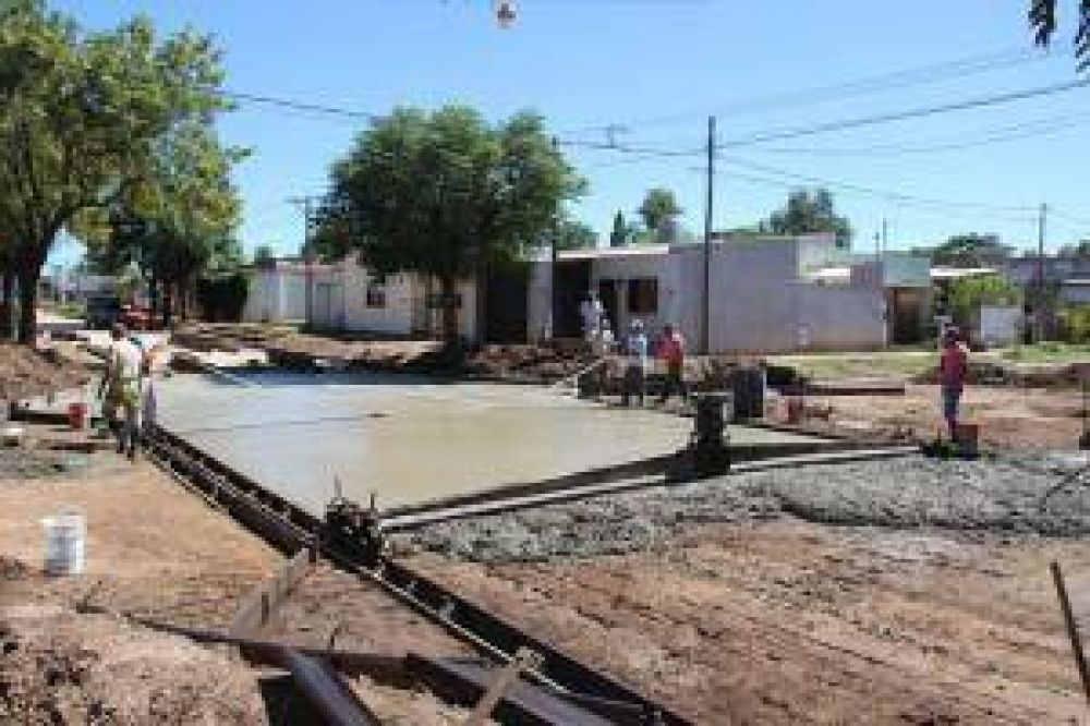 Avanzan los trabajos de pavimento