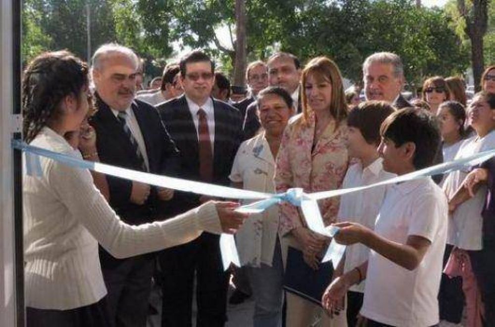 Nuevas escuelas para concentrar el esfuerzo comunitario por la educaci�n