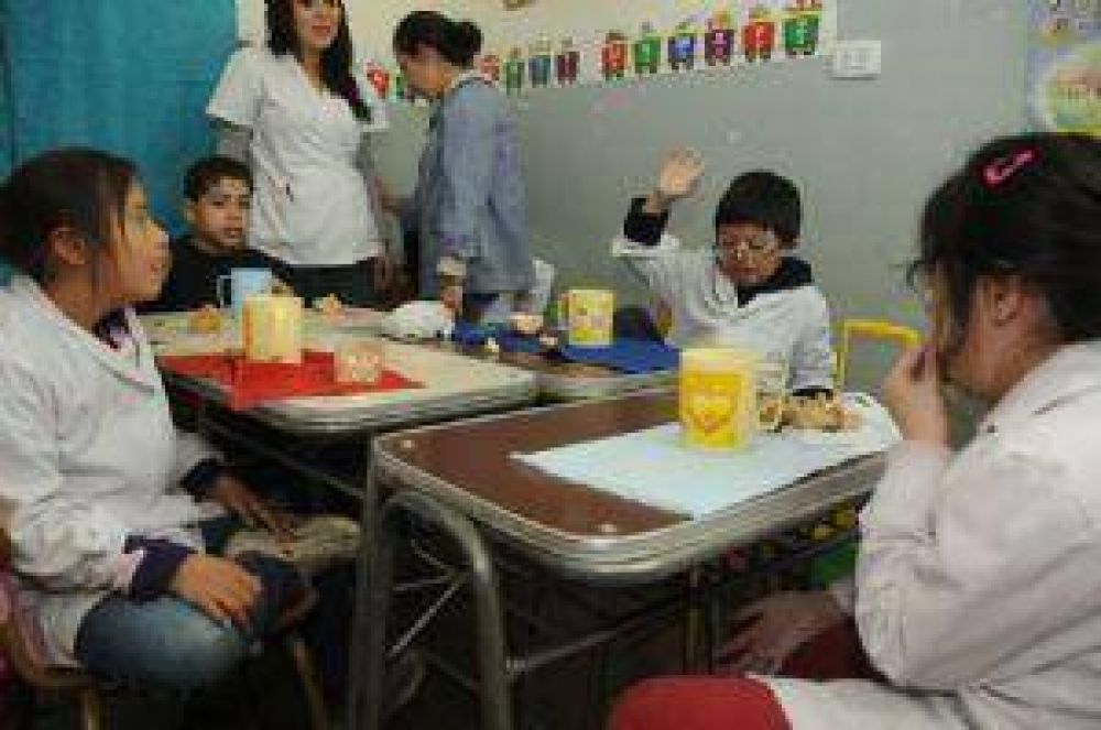 Padres denuncian casos de discriminaci�n en escuelas