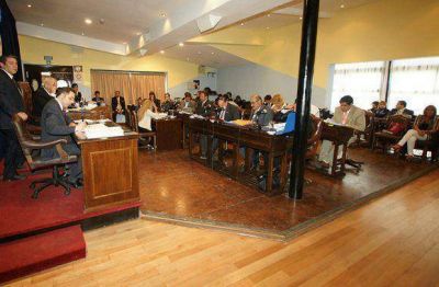 Previo al acto de apertura de sesiones, la Legislatura revalid� sus autoridades