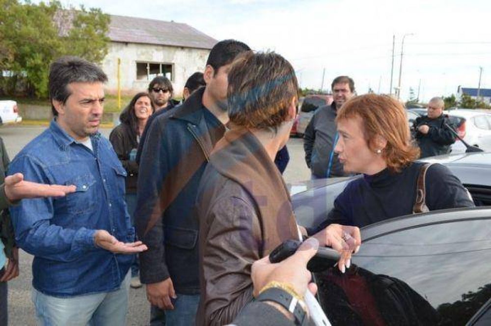 R�os mantuvo un cruce con SUTEF y dijo que �analizamos mejorar la oferta� 