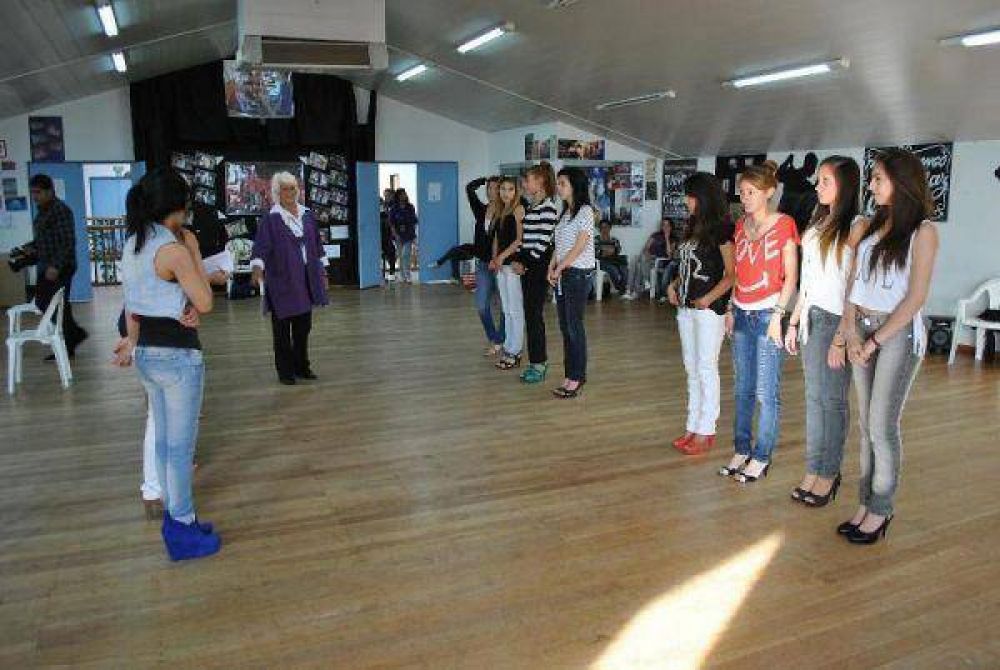 Festejo popular: hoy se elige a la nueva Reina del Carnaval 2013