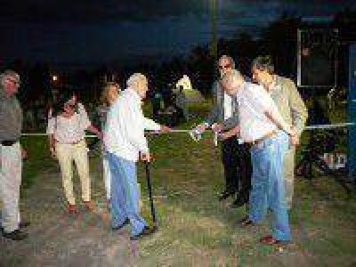 Se inaugur� la plazoleta Susana Esther Soba y la iluminaci�n del barrio Los Troncos