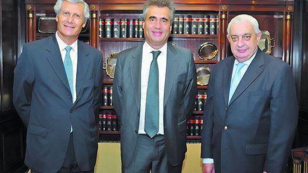 La Bolsa y el Merval concretan su uni�n, ante la presi�n oficial