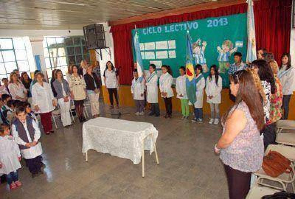 Con un sencillo y emotivo acto, se puso en marcha el ciclo lectivo