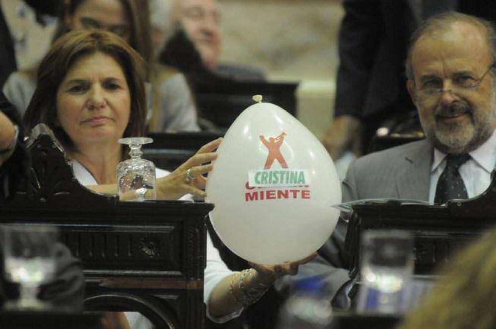 Cotillón anti Clarín y volantes Scioli Presidente en la asamblea