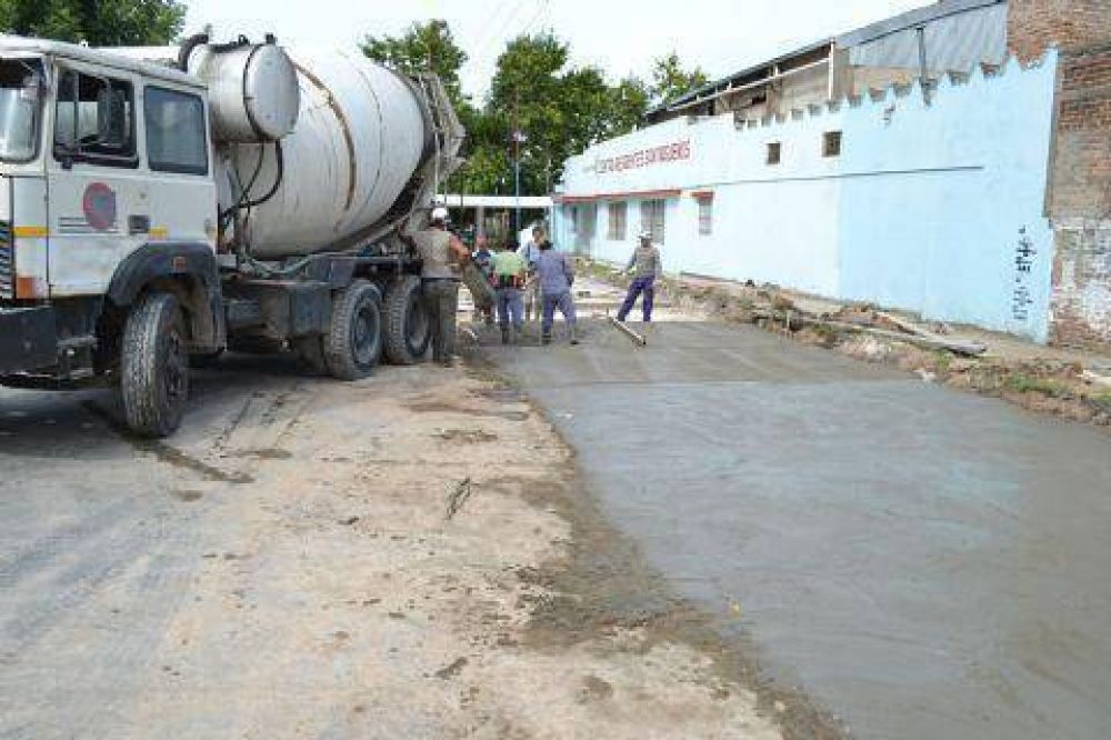 Construcci�n de d�rsena de estacionamiento en el Centro Residentes Santiague�os