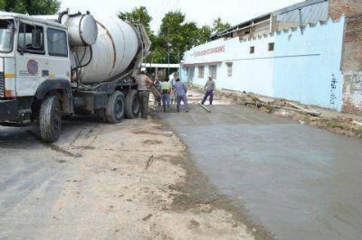 Construcci�n de d�rsena de estacionamiento en el Centro Residentes Santiague�os
