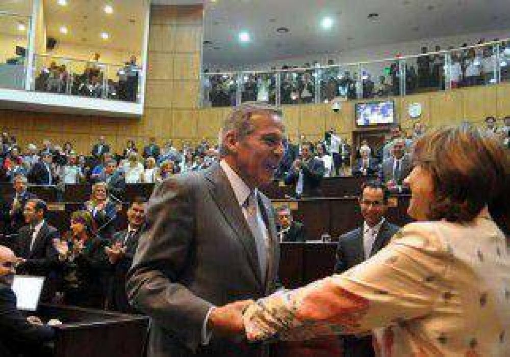 El Gobierno llamar� a consulta popular para que no se interrumpa el dictado de clases 