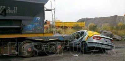 Un tren choc� con un auto en una cantera de Colonia San Miguel