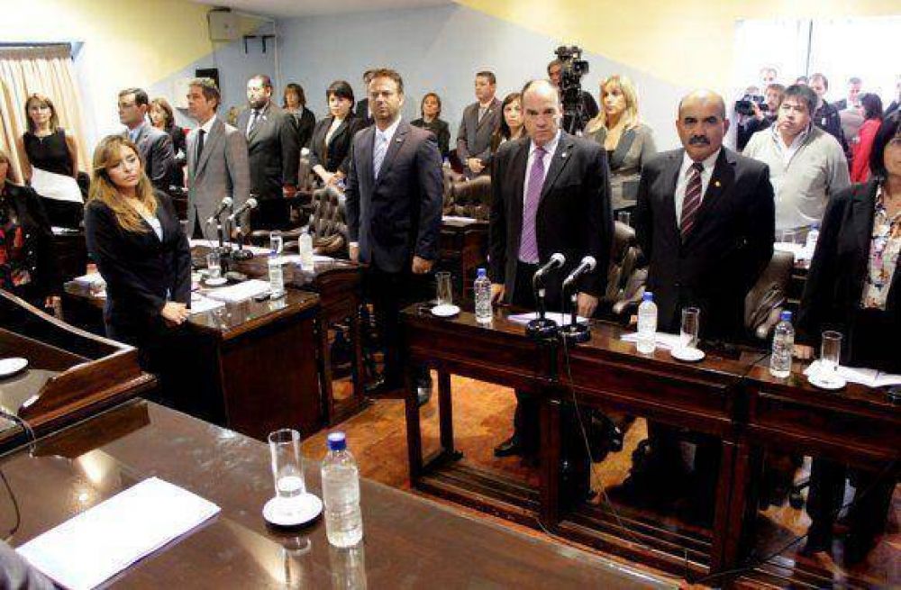R�os brind� ante la Legislatura un discurso sin autocr�tica ni lineamientos econ�micos claros