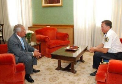 Fue premiado un polic�a acusado de facilitar la fuga del represor Corres en Bah�a Blanca	 	 	 