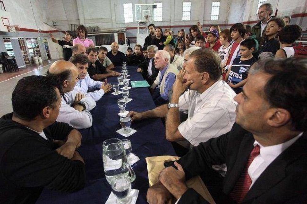 El municipio asistir� econ�micamente a diez clubes damnificados por la �ltima granizada
