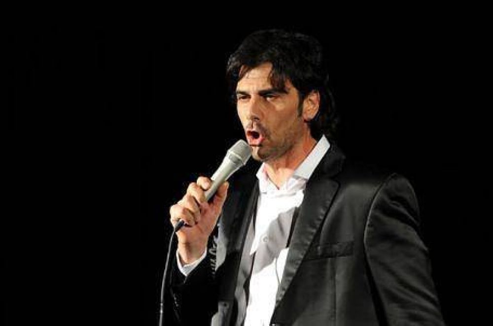 Juan Darth�s presenta su disco "Canciones de amor y de novela"