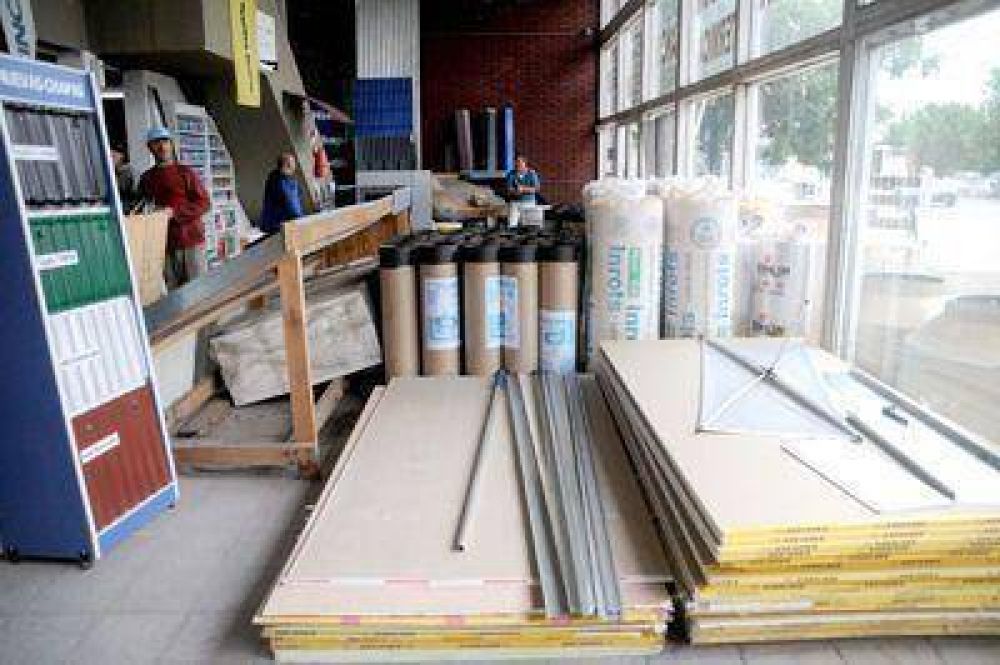 Escasean los materiales para reparar las viviendas da�adas por el granizo