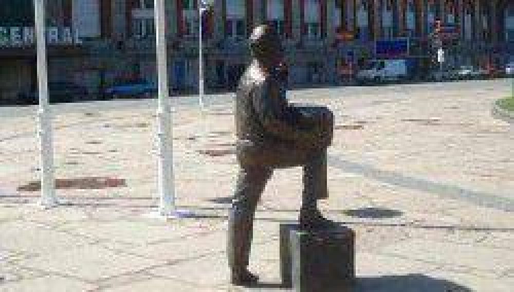 Comenzaron los recorridos gratuitos del �Circuito Tur�stico Astor Piazzolla�