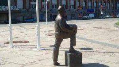 Comenzaron los recorridos gratuitos del �Circuito Tur�stico Astor Piazzolla�