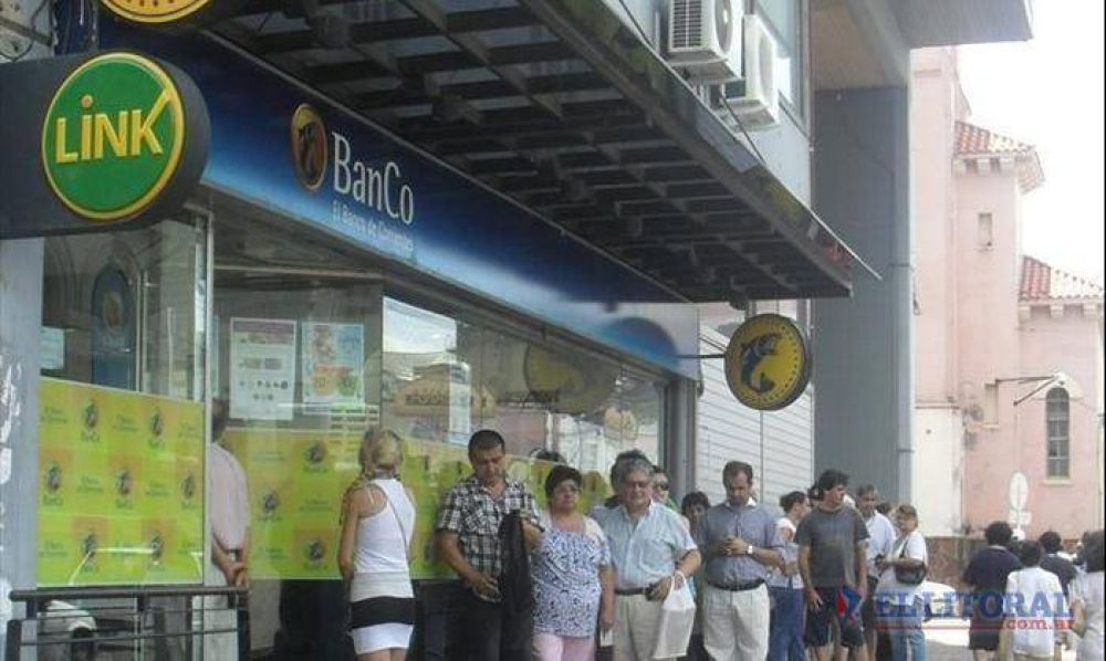 Ratificaron aumento salarial para estatales del 26 y 28%