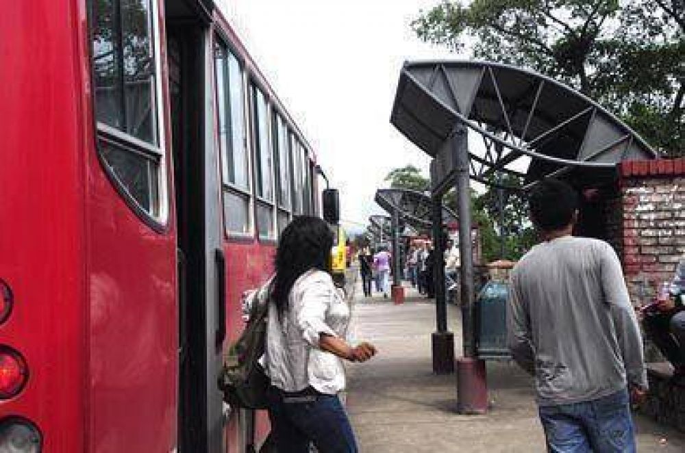 Reclaman se�alizaci�n en paradas de colectivos