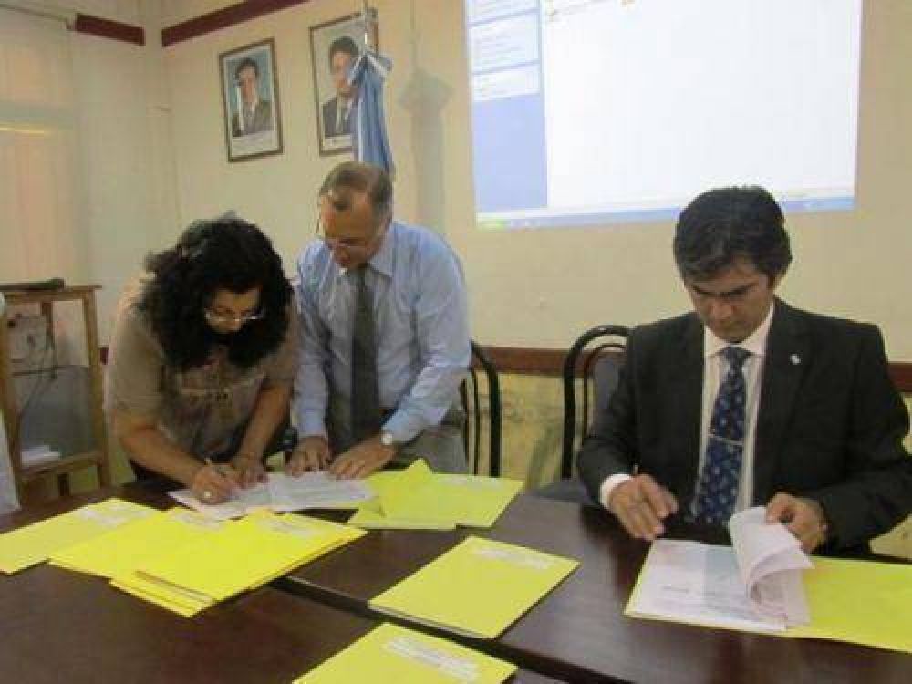 Universidad Cat�lica de Misiones y hospitales firmaron acuerdos para la formaci�n de recursos humanos
