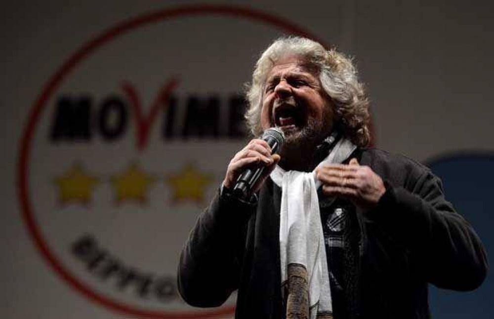 Italia: Beppe Grillo no se deja seducir por nadie