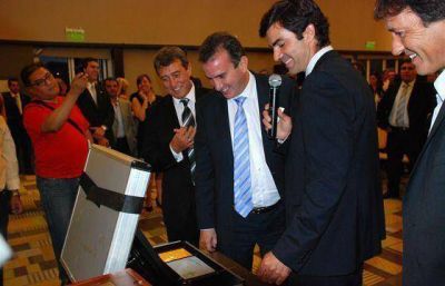Inter�s de Mendoza por la experiencia salte�a con el voto electr�nico