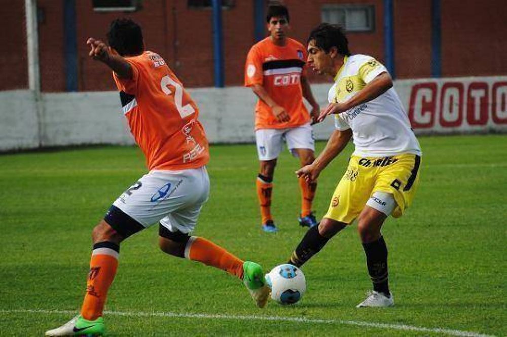Flandria empat� con Trist�n Su�rez