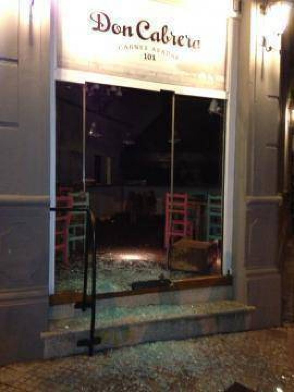 PRIMICIA EST� MADRUGADA: Roban dos comercios contiguos en pleno centro y enfrente de la central de alarmas
