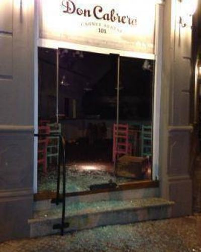 PRIMICIA EST� MADRUGADA: Roban dos comercios contiguos en pleno centro y enfrente de la central de alarmas