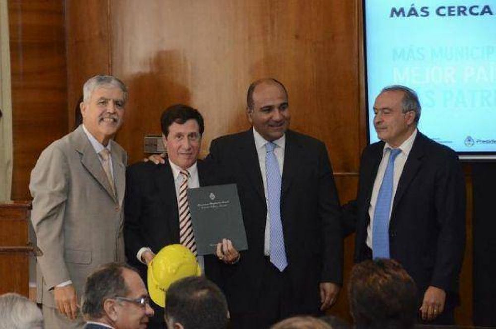 D�az P�rez junto a los ministros Julio De Vido y Juan Manzur