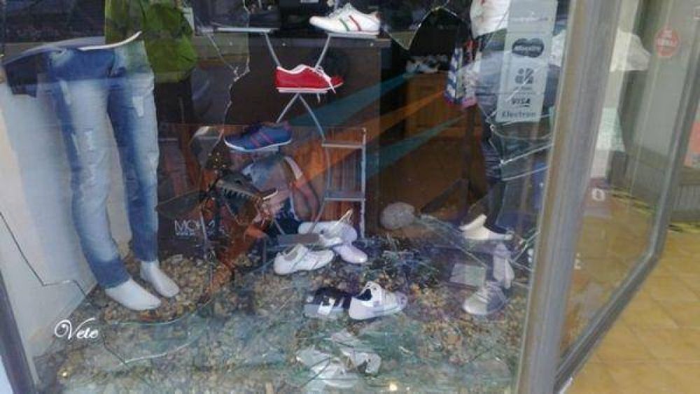 Joven detenido por robar la vidriera de un local c�ntrico