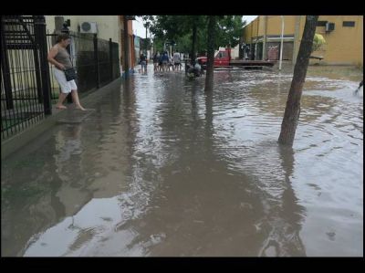 Por el desborde de un arroyo evacuaron a 80 personas en Feliciano