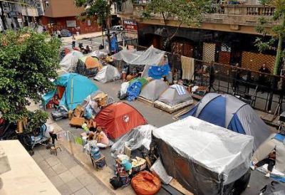 Cumpli� un mes el acampe de 70 familias a metros del Congreso