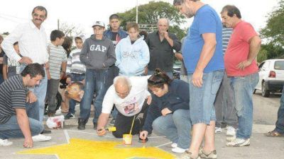Familiares y vecinos pintaron dos nuevas estrellas amarillas sobre avenida de Las Am�ricas  