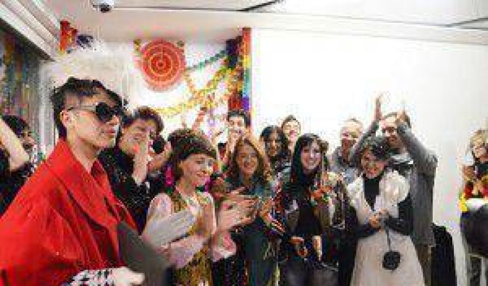 La formose�a Julieta Mansilla brill� en el International Showcase 2013 en Londres