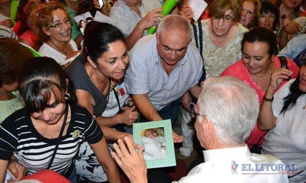 Dar�o Betancourt, el padre sanador que se forja como fen�meno religioso
