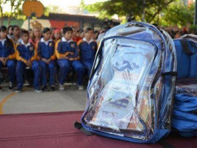 De "brutal" calific� Closs el uso de las mochilas transparentes 