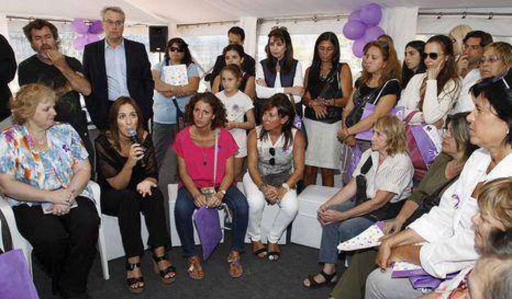 Vidal junto a personas con EPOF