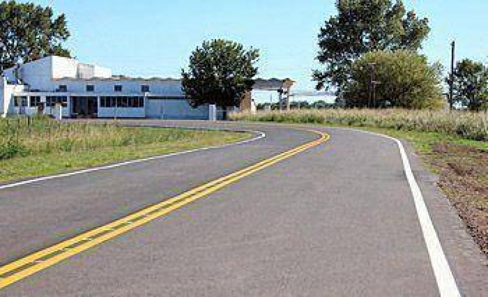 Finaliz� la pavimentaci�n de un tramo del camino de acceso a la localidad de Pinz�n