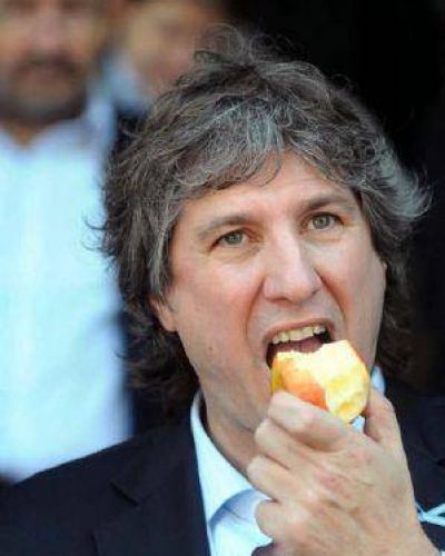 Un "touch and go" de Boudou no alcanz� a tapar la falta de figuras